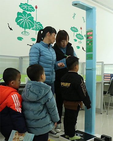 全自動(dòng)兒童身高體重測(cè)量?jī)x